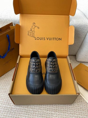 官网同步盒包装 Louis Vuitton 24秋冬 Lv 路易威登秋冬新款复古厚底鞋 玛丽珍 可爱十足非常减龄，完全不害怕显腿短，穿上后显得腿又瘦又直，超级推