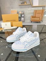 L 顶级代购 路 炸街情侣款爆款运动板鞋专柜同步，鞋面意大利进口牛皮搭配网布面料，高品质压花缤纷色彩复杂工艺品，进口舒适网布内里垫，鞋底：原厂特供原版底，Tpu