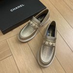 p430 高版本小香家单鞋Chane*｜，大爆款！小香2024官网香奈儿早秋单鞋，系列新品乐福鞋满满的复古风 秀气的鞋型 看着就很讨喜，小圆头 衬托脚也变得瘦瘦