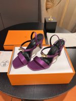 冲量价: 将经典延续 Hermes 爱马仕经典h高跟凉鞋系列 时尚经典又百搭 超级舒服 历时半年拆卸原版开发 匠心精神 每个细节都做到极致 设计简约流畅 打造时