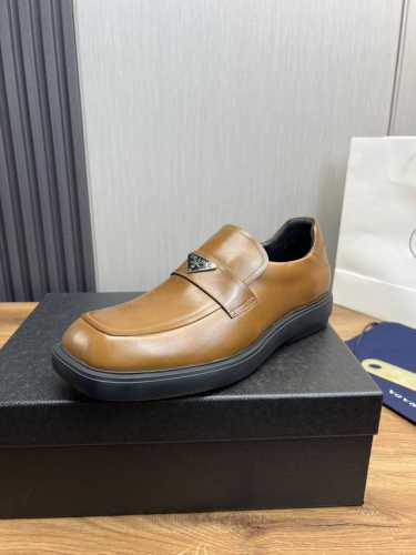 工厂价 Ｐｒａｄａ.普拉达男士商务休闲皮鞋，全部采用进口原版品牌皮料，只为打造更为舒适的穿着体验，鞋面：原版牛皮+进口牛皮里，原版防滑耐磨大底8-45 38.4