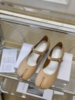 出厂价 高定品质！Maison Margiela MM6分趾鞋 Tabi 意产植鞣羊皮！对小个子的女生来说，实在是太友好了！时尚又不失时髦，日常通勤穿也不会累脚