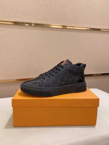 工厂价 Louis Vuitton 路易威登 Lv 可换皮里，毛里 顶级新款专柜同步发售，鞋面意大利进口头层牛皮，全进口羊皮内里，完全1比1复刻，鞋底：原厂特供