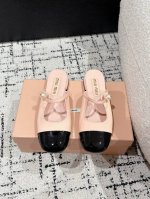 Miu Miu 缪缪 25 早春新品钮扣粗跟玛丽珍半拖专柜主打最新走秀款 蝴蝶结复古玛丽珍粗跟单鞋火爆上新！ 缪家高货 顶级工艺打造精品质感 无敌舒适 绝对是一