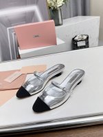 高品质出厂 Miu Miu 24春夏 尖头小猫跟单鞋包头T拖鞋凉鞋和低跟后空芭玛丽珍单鞋一眼看上miumiu这双高跟鞋，上脚果然更惊艳~镂空尖头、蝴蝶结，集性感