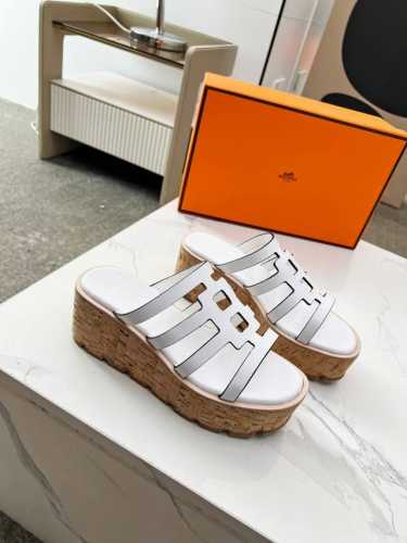 Hermès ，版型做工材料升级。Hermes市场最高版本纯手工鞋 顶级产品爱马仕松糕鞋 早春新款原版一样， 师傅级纯手工打造 ！高端定制，独家产品，行业最高版