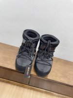 布面 顶级版本moon Boot Vs秋冬最新款复古雪地靴 时髦人都在穿moon Boot雪地靴如果你难以接受ugg的复兴那现在有一款更另类的雪地靴又杀回来了，