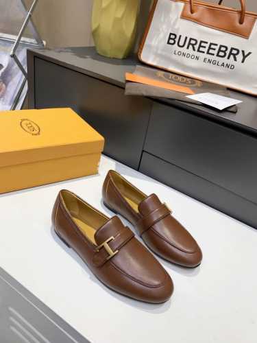 出厂 Tod’S托德斯刘诗诗同款平底乐福鞋 专柜新品经典t扣英伦风乐福单鞋，款式简洁大气，舒适时尚淑女气质十足乐福鞋懒人休闲必备面料柔软真皮材质，搭载质感金属，