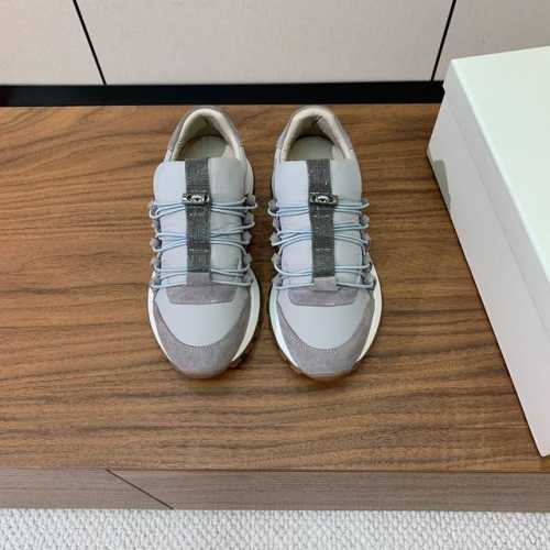 Brunell* Cucinell* 新款休闲运动鞋。鞋面采用进口牛绒纯手工串联珠链配饰！内里垫脚是高密斜纹棉布，原版开模大底！上脚超舒适。 码数：35-42