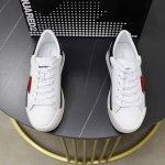 出厂价： Dsquared2男士logo印花及踝运动鞋D二次方 官网最新版， 大气十分亮眼 男士休闲鞋。原版1:1大底 独具时尚前卫气息 ，更显尊贵！是潮男的首
