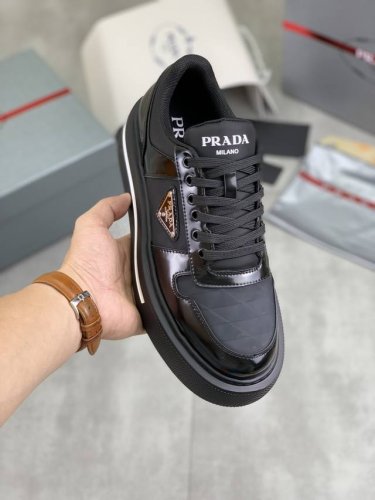工厂价 实价 高版本 官网爆款上市， 潮牌 普拉达Prada 主推爆款，前卫百搭时尚男鞋私版开模，牛皮面拼接1：1复刻..时尚干脆、原版进口牛皮内里牛皮垫脚；大