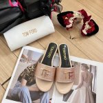 橙子出厂价 钻面 TOMFORD 汤姆福特 春夏新款 经典TF扣 水钻平底拖鞋 凉拖鞋材质：进口水钻码数：35-41