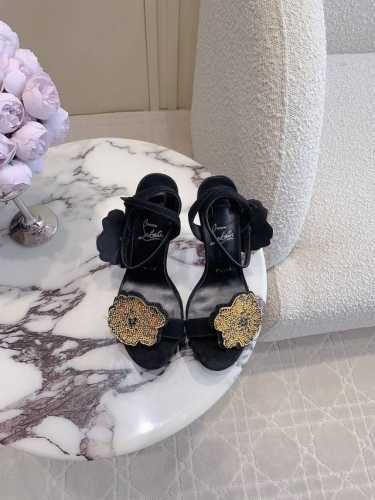 薄底 水台 Christian Loubouti* 新款重工红底高跟鞋 纯手工制作水钻花朵 闪耀夺目 富贵迷人 交织出童话般的梦境 鞋面羊京 内里垫脚羊皮 原版
