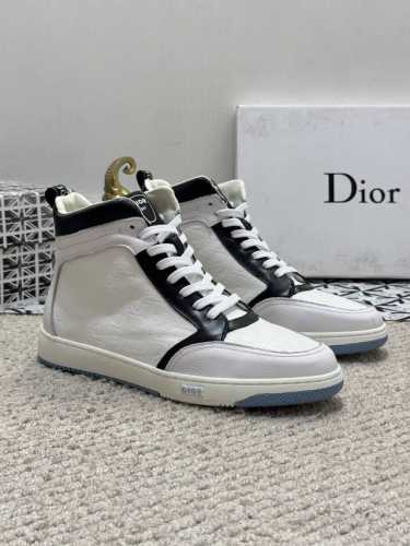 出厂价 实价 顶级原单-Dior 迪奥 高帮b02休闲运动鞋，采用头层牛皮精心制作搭配帆布，舒适透气~双色橡胶鞋底、提升格调。时尚百搭，可为各式造型增光添彩。塑