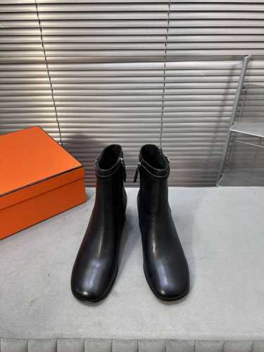 Hermes 爱马仕经典走秀款短靴 面料：进口羊皮 羊京鞋面 内里：进口绵羊皮 大底：意大利真皮大底 跟高：5Cm Size：35-41 40 41定制