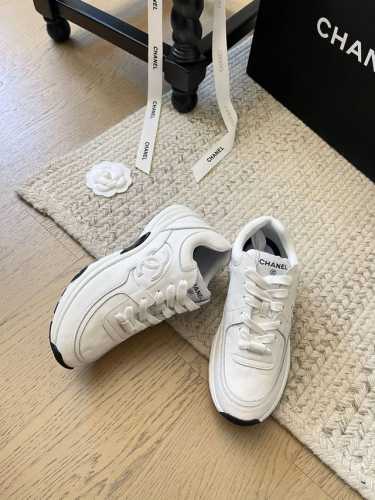 Chanel 24K新款休闲小白鞋 顶级版本！非常轻 运动通勤必备 侧面注塑logo 上脚很秀气 鞋面原版定制牛皮 内里羊皮 原版大底 码数：35-41 定制不