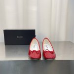 380Repetto 小众潮牌 25Ss春夏新款 月牙浅口 粗跟 芭蕾舞鞋 单鞋 只要平时喜欢穿芭蕾鞋 芭蕾鞋控的 宝子们 你们完全可以闭眼去冲这双 鞋型巨乖