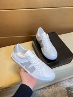 蒙口 顶级代购男士HK专柜同步发售。鞋底：原厂特供原版底，独家活动底超级舒适，原厂跟单货，高品质多色拼接设计做工精致细腻，独一无二， 丝绸面料，牛皮里细节决定品