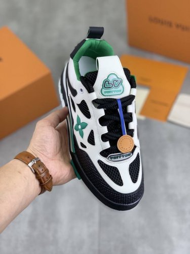 工厂价 实价 新款lv Trainer 系列运动鞋出货，本款 Lv Trainer 运动鞋以正绒面和粒面牛皮革重绎 Virgil Abloh 的经典之作，再为同