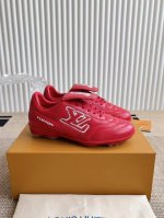 市场最顶级 25ss 春夏季新款 情侣同款球鞋 穿上就是时髦精这款 Footprint Soccer 运动鞋于2025春夏系列时装展中亮相，是Pharrell