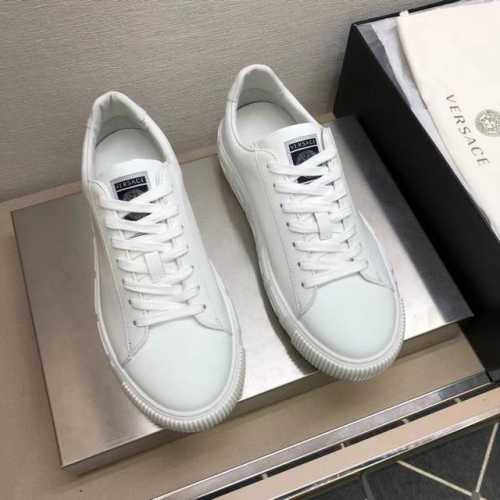 新款VERSACE 时尚休闲款，38-44纯正高品质可1：1比较！面料：原版小牛皮！内里：羊皮网里！全套包手工工艺款！质感、舒适度又提升一级别！独家私模橡胶防滑