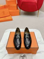 Herme‘C，全网独家纯手工制作，私人高端定制，经典手工坊～～大货实拍 Royal乐福鞋，非常的经典，百搭，简约，拼色设计，上脚非常的修脚，公认的舒适度爆表。