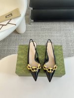 Gucci古驰专柜新款 船锚链扣系列中高猫跟鞋推出 顶级版本、 原版1:1复制 注意原版内里是黑色垫脚杏色 市面通货内里很多都不对版哦请认准咱家正品保证 ①鞋面