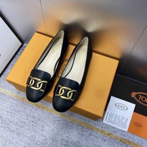 出厂价 顶级品质 莞产高品质 Tods 2024新款金属链条饰扣单鞋 ，托德斯穿着一如既往的舒适 Tods乐福鞋通过其手工作品充分体现了工艺大师精益求精的匠人精