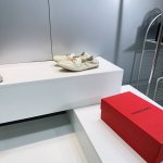 高品质出厂 ！顶级品质原单渠道！ Ferragamo菲拉格慕25春夏新款后松紧芭蕾舞跳舞鞋单鞋！ 经典五金扣饰！优雅大气 春夏必入的一款跳舞鞋 皮料非常柔软亲肤