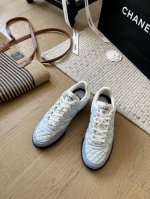 p390 Chanel 顶级版本棒球鞋新配色！ 顶级版本！抢先发售 香奶奶家最好穿的鞋子之一 新配色真的太夏天啦 鞋面原版羊京/羊皮 内里羊皮 原版Tpu大底