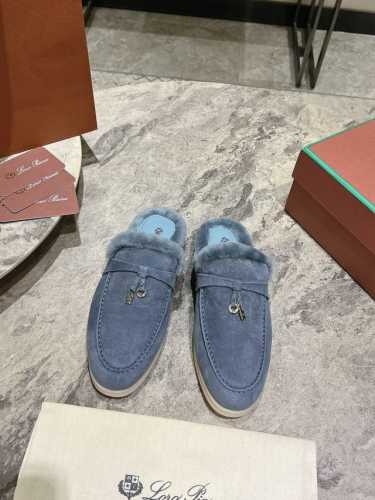 女 男10Loro Pian*经典爆款lp顶级版本 英伦流苏平底毛毛乐福鞋 原来这就是传说走两万步都不会累脚的乐福鞋这双乐福鞋把颜值和脚感都拿捏住了，上脚一走就