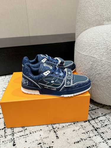 顶级版本 情侣款LV 路易威登L家 Trainer 24 新款 魔术贴 休闲 运动鞋 滑板鞋 LV Trainer 运动鞋的灵感源自复古篮球鞋，代表 Virgi