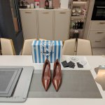 扁跟尖单鞋系列 顶级包装配套最高版本 Prada 224普拉达新品， 顶级版本 实力来袭！ Prada24“打腊油皮”,材质制作，热卖款式，秋冬季尖头单鞋款，四
