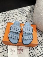 顶级版本 Hermes 爱马仕 24 新款猪鼻二舅凉拖 专柜靠抢的一款猪鼻二舅拖鞋～夏日百搭必备单品，可以穿着跑的拖鞋，皮质较软，大底非常舒适！各种细节拿捏了.