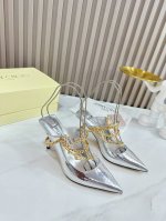 冲量价 Jimmy Choo 吉米周 是一个非常全面之尊贵时尚生活品牌， 香港,美国等大时尚博主及明星的同款表带女士高跟，中跟，平跟后空凉鞋系列。 澳大利亚尖头
