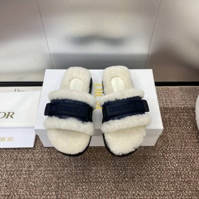 迪奥 Dior 2024春夏走秀新款 Iviera Evolution魔术贴织带厚底休闲羊羔毛女鞋 Cd立体刺绣字母logo藤格纹露趾居家面包拖鞋 明星同款拼色