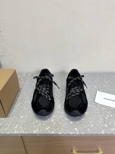 Negativethree nt3 小众潮牌 设计师品牌机能 运动鞋 韩国各大网红 明星都在穿的 一款小众韩国品牌 关键是这个灰蓝色狠狠的戳到了我面料：原版高丝