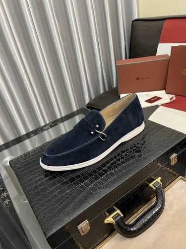 出厂价： Loro Piana LP 情侣款休闲运动鞋。简约时尚，鞋面采用牛反绒拼皮。羊皮垫脚。定制橡胶底。码数：女35-42 35、41、42、43定制不退换