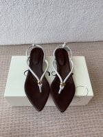 p380Orinous 25Ss 早春新款绝美尖头夹脚凉鞋 时尚界久违的极简之美 经典时尚配色 毫不费力的优雅风来袭 时髦 精致 绝美 包头尖头 开边珠外穿时尚