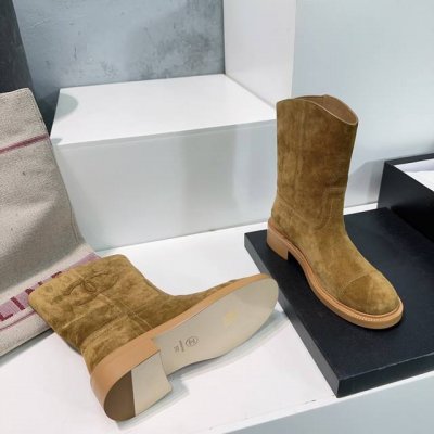 高品质出厂短靴 ！顶级品质chanel香奈儿24Ss秋冬秀场主推新款c家小香一脚蹬骑士靴短靴长靴！ 这款骑士靴真的是帅气时尚的代表，靴筒口双c电绣logo 低调