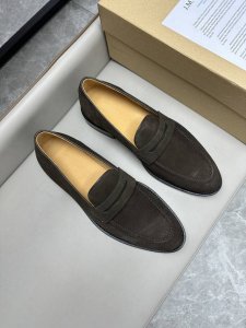 J.M.Weston经典商务皮鞋，男士系带商务皮鞋，进口原版反绒牛皮，牛皮内里，牛皮内里让鞋子穿在脚上时尚又舒适。码数：39-44 38、45、46定做