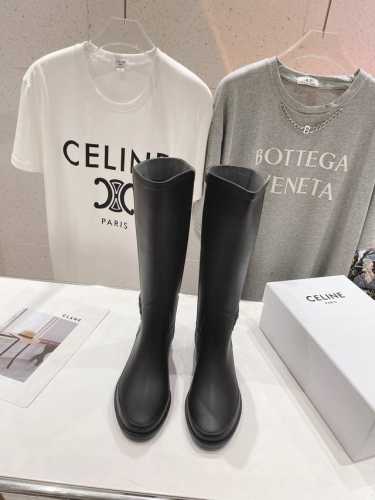 出厂价 Celine*赛琳24Ss夏季网红明星爆款雨靴系列 入手一款本季颜值爆表雨靴，国内专柜个位数限量，不是vic完全是拿不到的，我真是太幸运了，真是大爱这雨