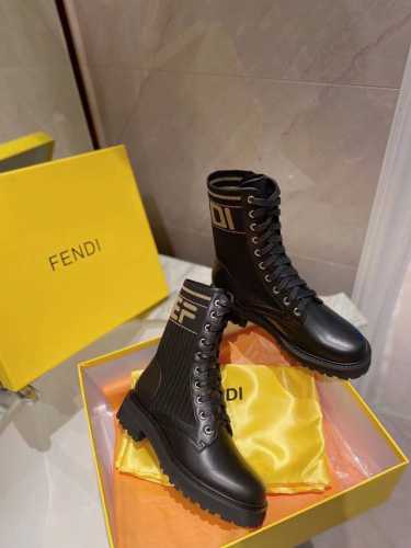 2024新款fendi 实拍绑带马丁靴 高版本芬迪 面料:头层牛皮羊皮 内里:羊皮 定制开模发泡大底 不同于其他低版 码数35到41码 41定做不退不换 出厂价