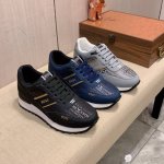 新款: 厂价: Boss* 最新爆款休闲鞋，顶端品牌奢侈～代购，顶级～质量。鞋面選用进口透气牛皮搭配材质透气羊皮垫脚 精细做工。原版个性时尚柔软橡膠耐磨防滑大底