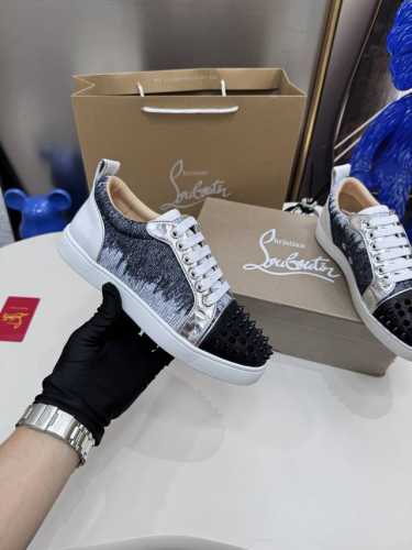 橙子出厂价P ，男码10 定制款 Christian Louboutin Cl低帮板鞋系列 铆钉 水钻 运动鞋休闲鞋红底鞋 情侣款 定做时间较长，请耐心等待！
