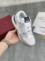 工厂价 实价 华伦天奴 Valentino 早秋新款v Logo Pace慢跑鞋 鞋身超大v Logo搭配鞋舌细节铭牌，体现出独特的3D视觉效果，吸睛天花板。