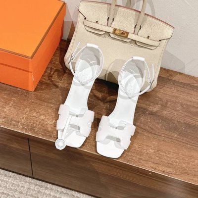 10.5cm组图 出厂价 Hermes 爱马仕 Joy 105高跟凉鞋 时尚又百搭 搭配H鞋头 超级舒服 每个细节都做到极致 搭配同色调标志性纯鞋扣 设计简约流