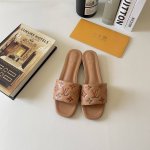 橙子出厂价 Louis Vuitton 路易威登 夏季新款 Lv彩色压纹方头平底凉拖鞋 码数：34-42