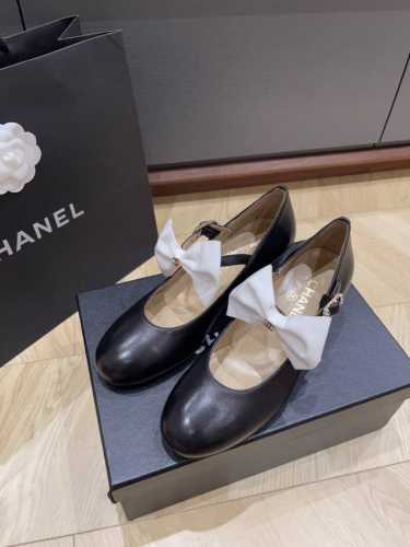 顶级版本 Chanel24 A手工坊 蝴蝶结 玛丽珍新 品最美系列 水钻 芭蕾单鞋 鞋面：进口牛绒，羊皮 水钻 内里：采用混种进口小羊皮 伸进去软软的哦 大底：