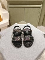 驴家新品 顶级版本专柜主打最新款驴牌拖鞋 硬货上新代购级别！高级感十足！国内外博主刷爆的一款，复古又时髦 上脚美炸了！官网主推款！鞋面：原版面料3D印花牛皮，牛